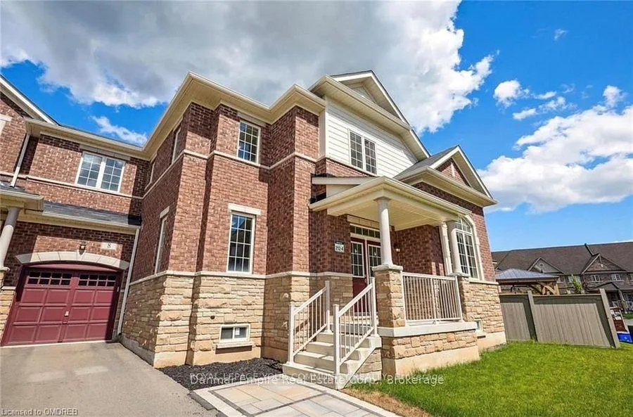 Photo 1 of 8 Slater Mill Place, Hamilton, Waterdown — HOMEH