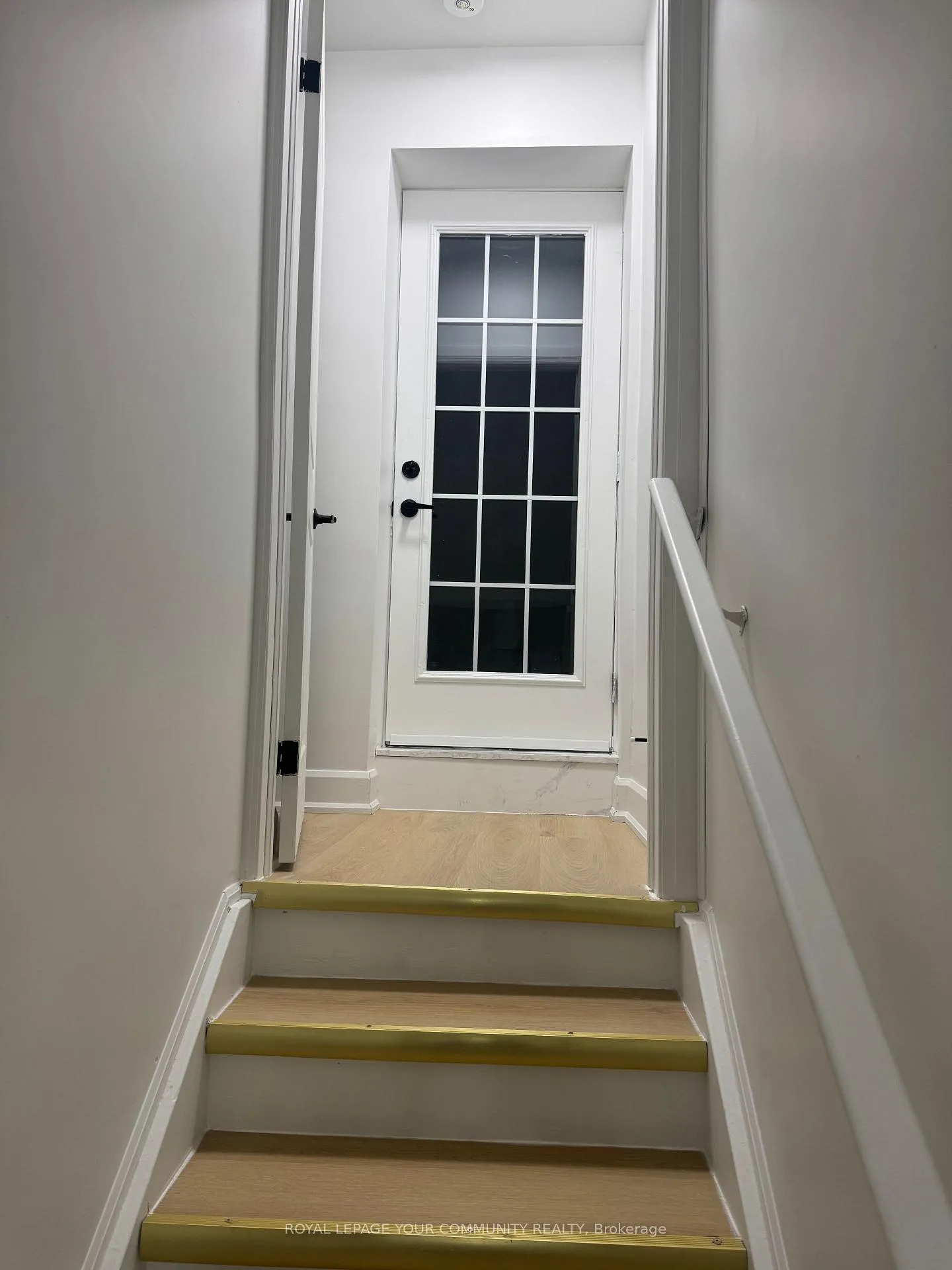 Photo 2 of 8 Slater Mill Place, Hamilton, Waterdown — HOMEH