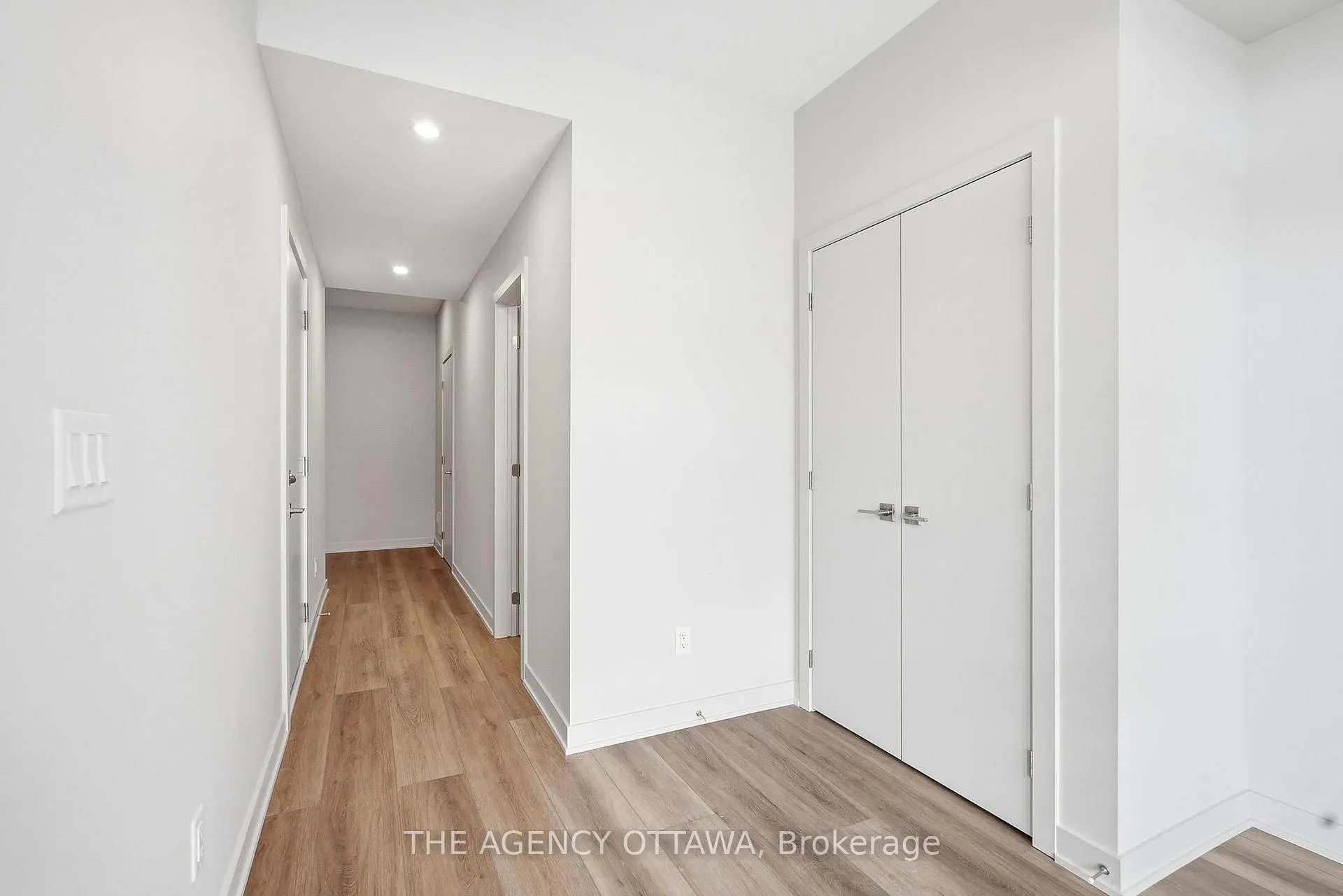 Photo 5 of 3059 Showcase Crescent, Ottawa, Riverside South/Gloucester Glen — HOMEH