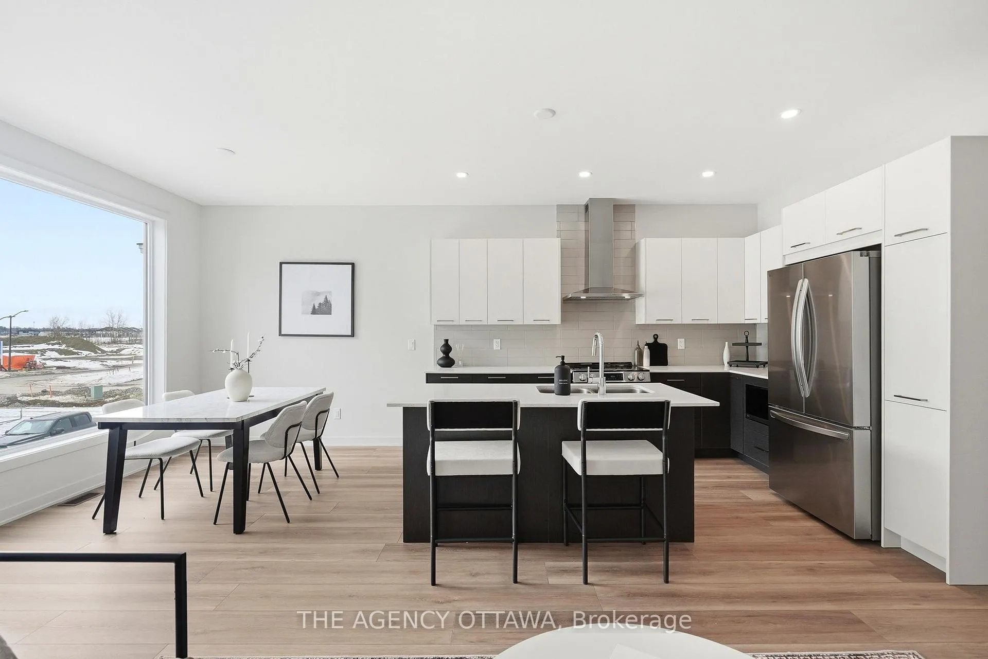 Photo 8 of 3059 Showcase Crescent, Ottawa, Riverside South/Gloucester Glen — HOMEH