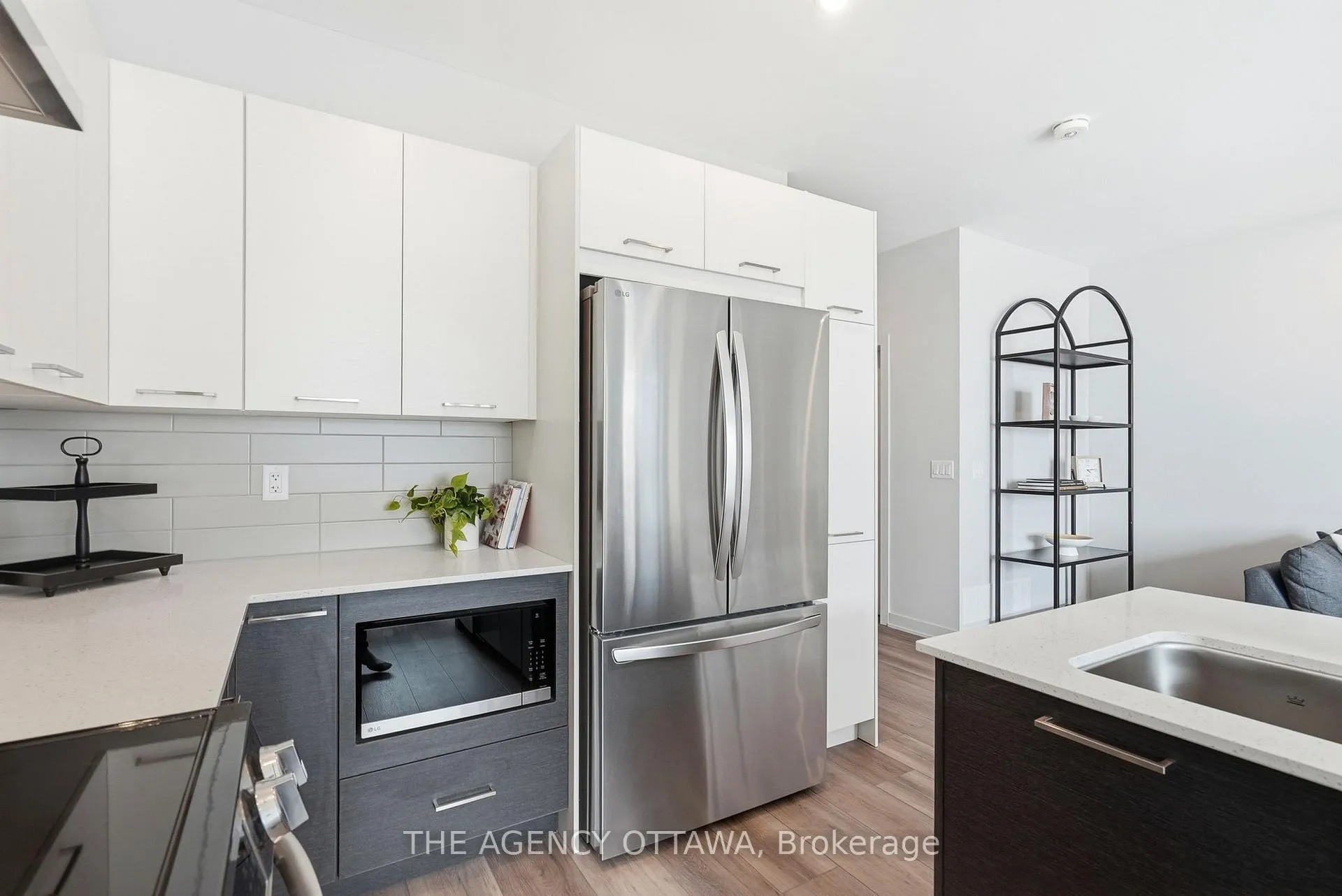 Photo 9 of 3059 Showcase Crescent, Ottawa, Riverside South/Gloucester Glen — HOMEH