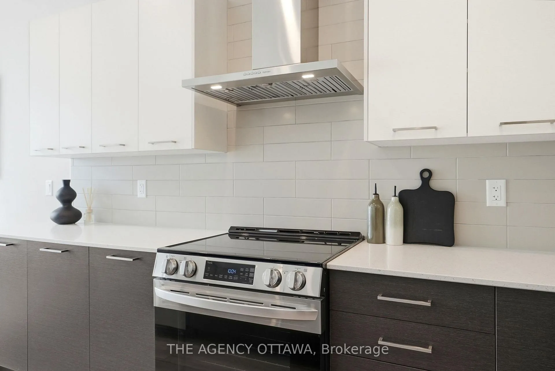 Photo 10 of 3059 Showcase Crescent, Ottawa, Riverside South/Gloucester Glen — HOMEH