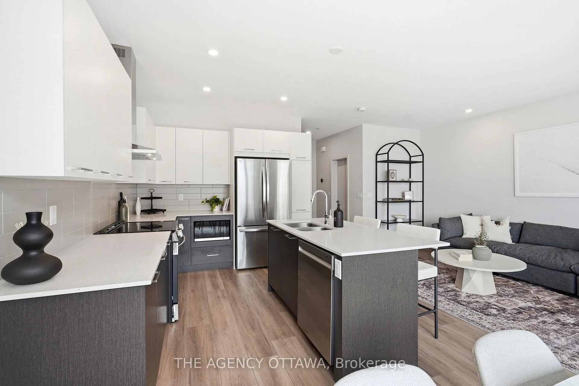 Photo 11 of 3059 Showcase Crescent, Ottawa, Riverside South/Gloucester Glen — HOMEH