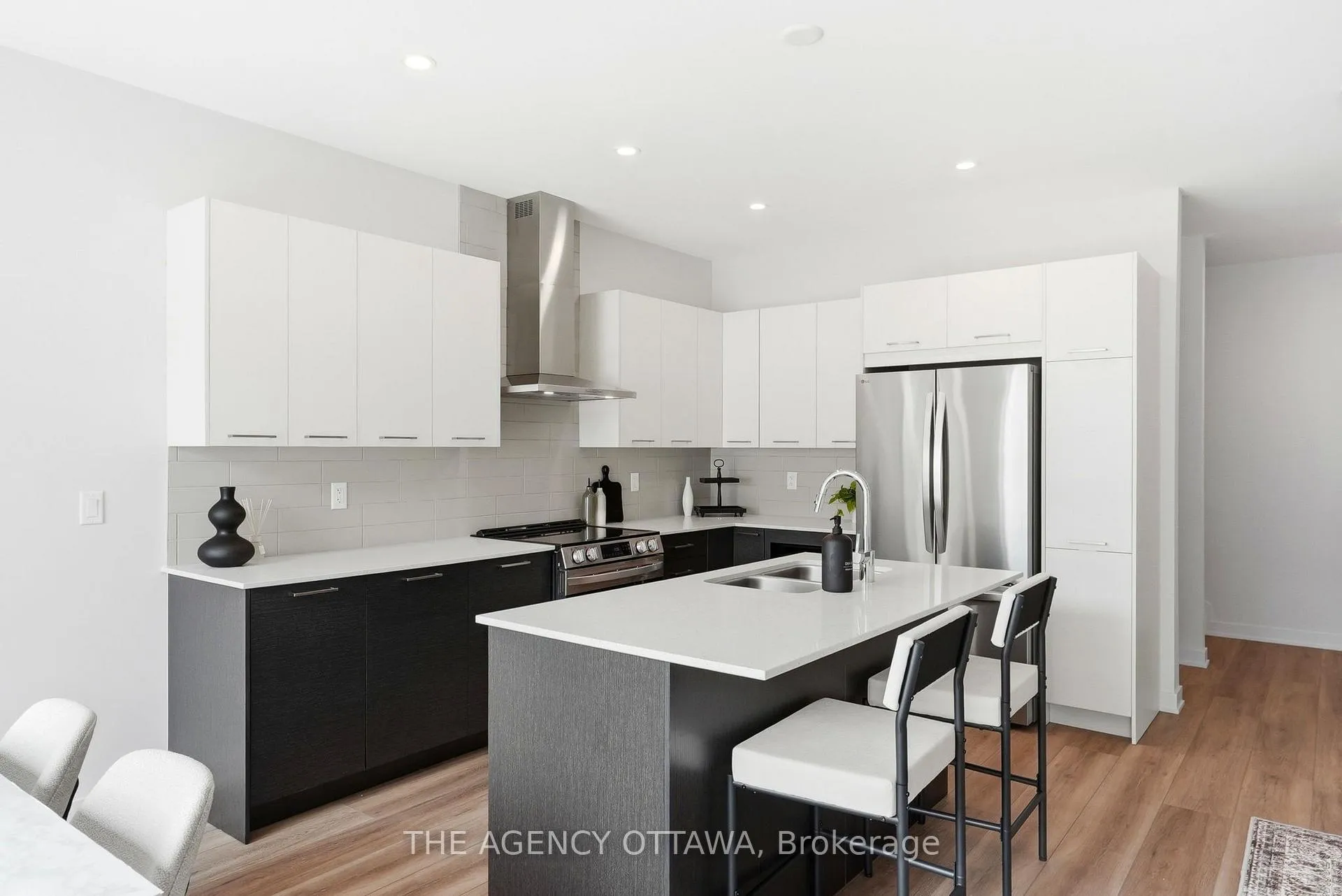 Photo 12 of 3059 Showcase Crescent, Ottawa, Riverside South/Gloucester Glen — HOMEH