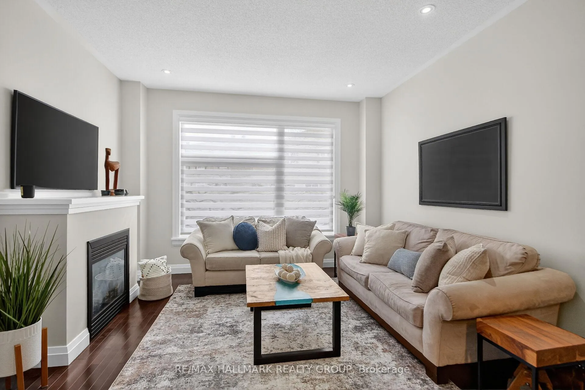 Photo 3 of 749 Oakglade Avenue, Ottawa, Kanata - Emerald Meadows/Trailwest — HOMEH