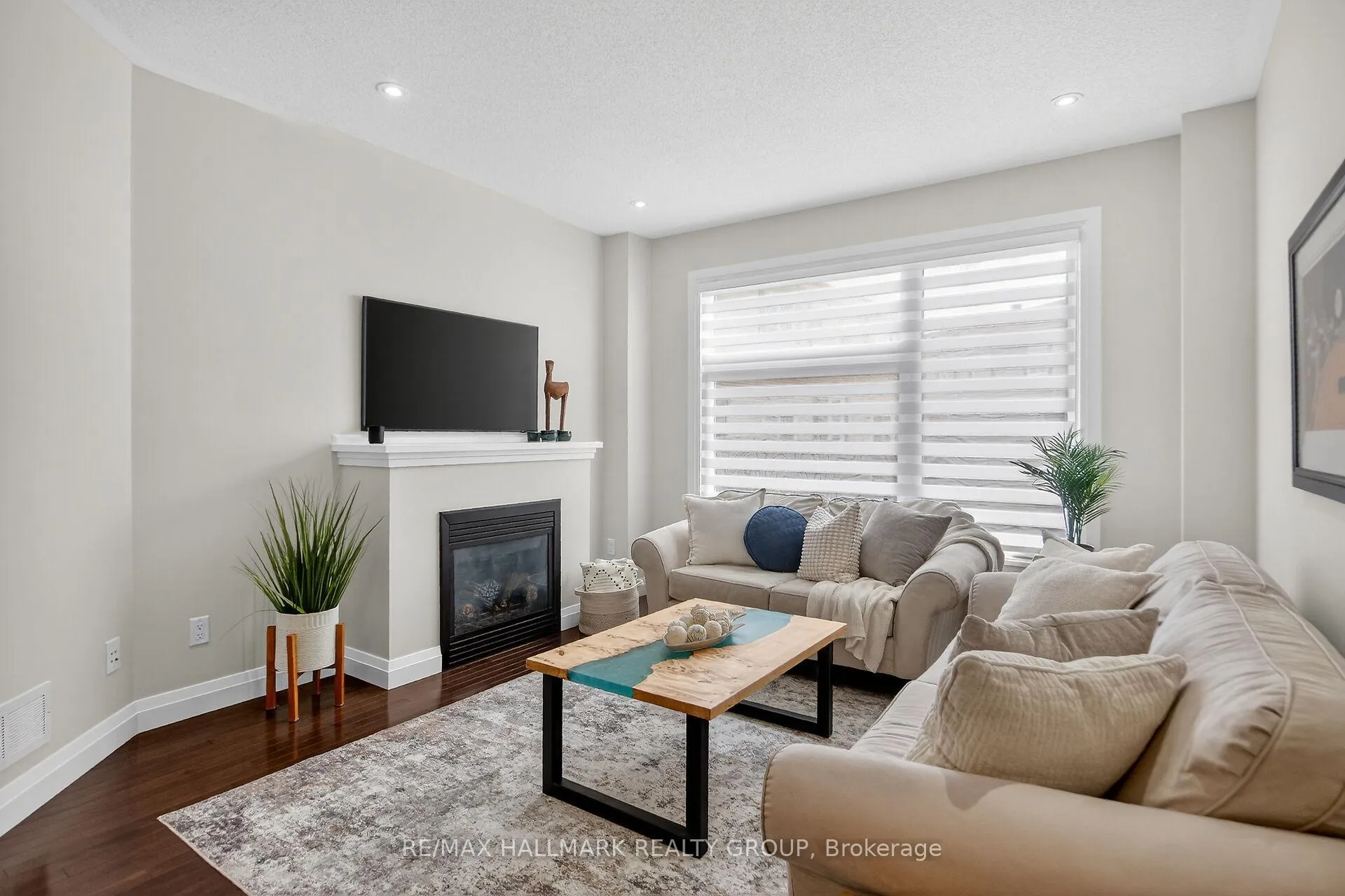 Photo 4 of 749 Oakglade Avenue, Ottawa, Kanata - Emerald Meadows/Trailwest — HOMEH