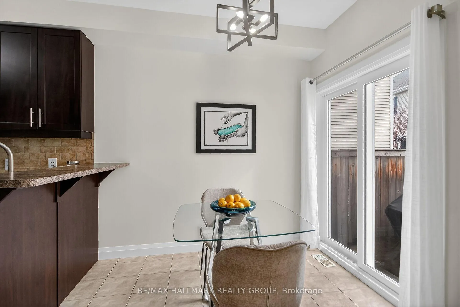 Photo 6 of 749 Oakglade Avenue, Ottawa, Kanata - Emerald Meadows/Trailwest — HOMEH