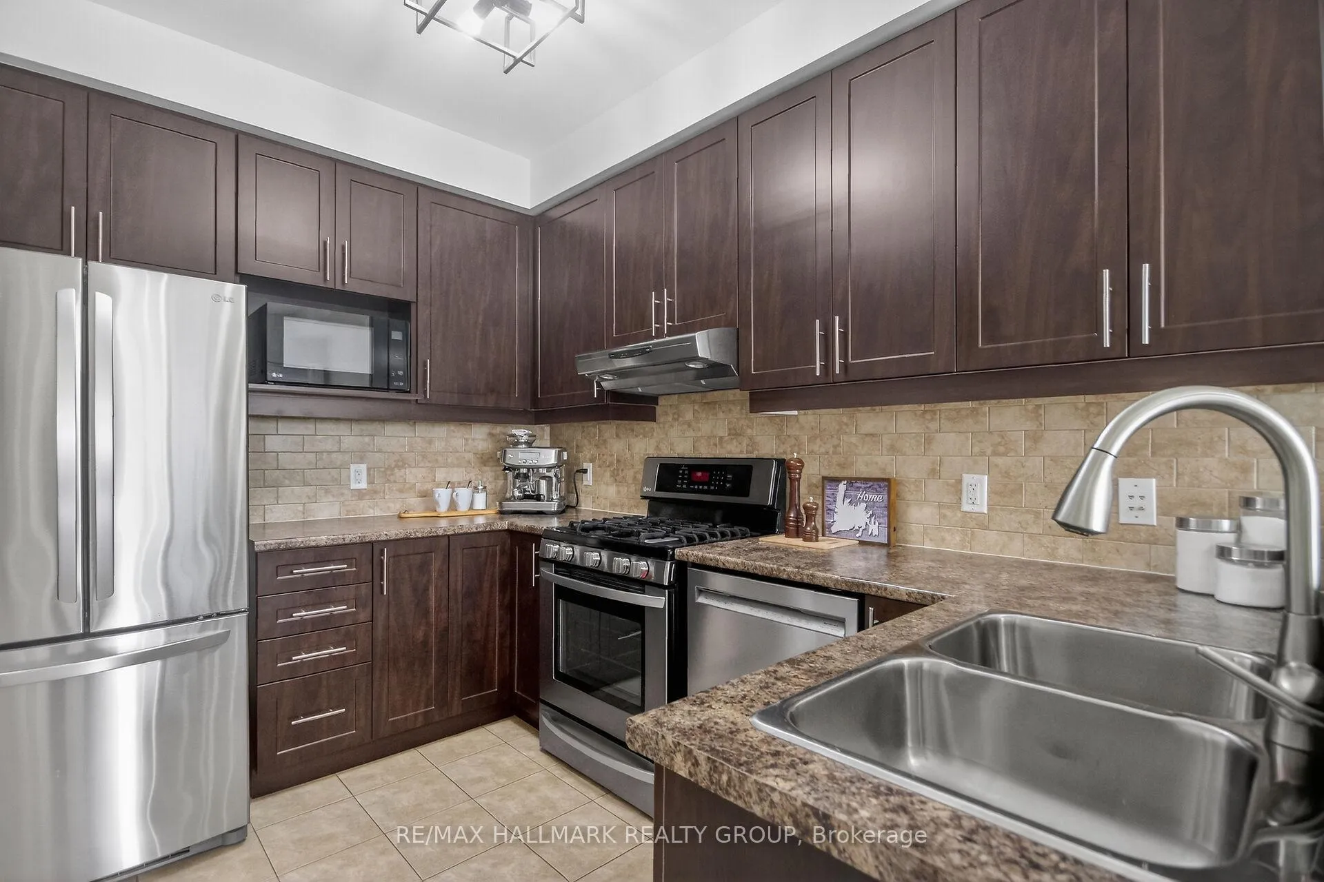 Photo 8 of 749 Oakglade Avenue, Ottawa, Kanata - Emerald Meadows/Trailwest — HOMEH