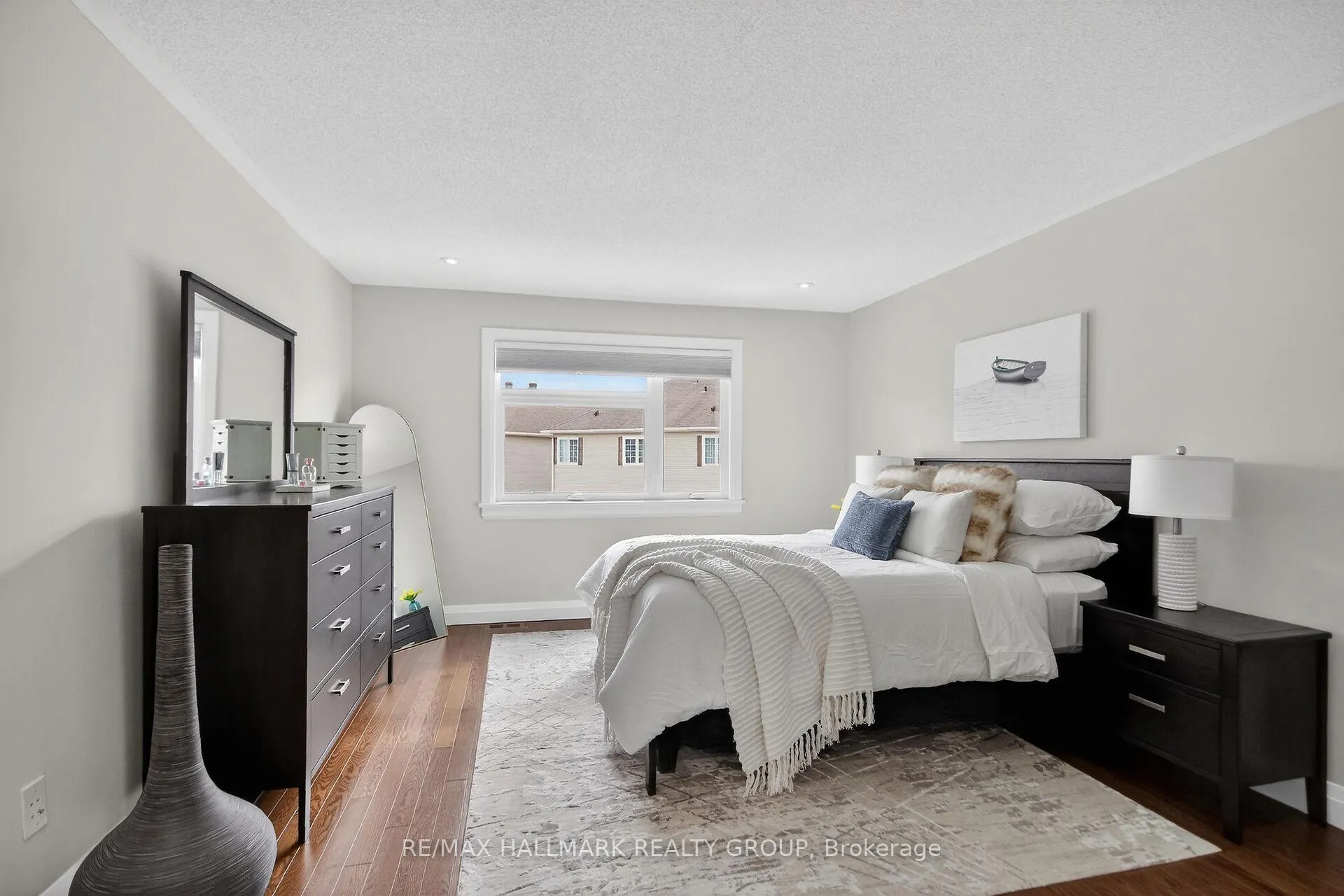 Photo 9 of 749 Oakglade Avenue, Ottawa, Kanata - Emerald Meadows/Trailwest — HOMEH