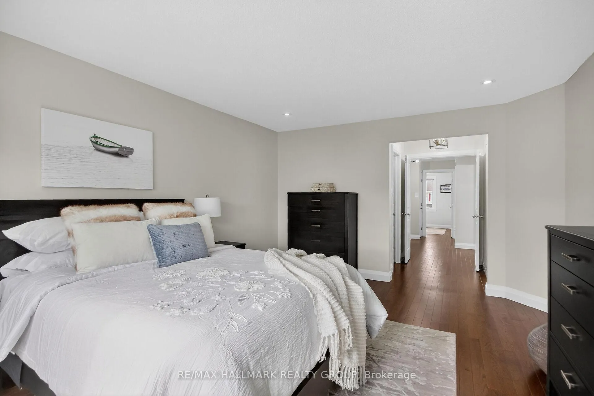 Photo 10 of 749 Oakglade Avenue, Ottawa, Kanata - Emerald Meadows/Trailwest — HOMEH