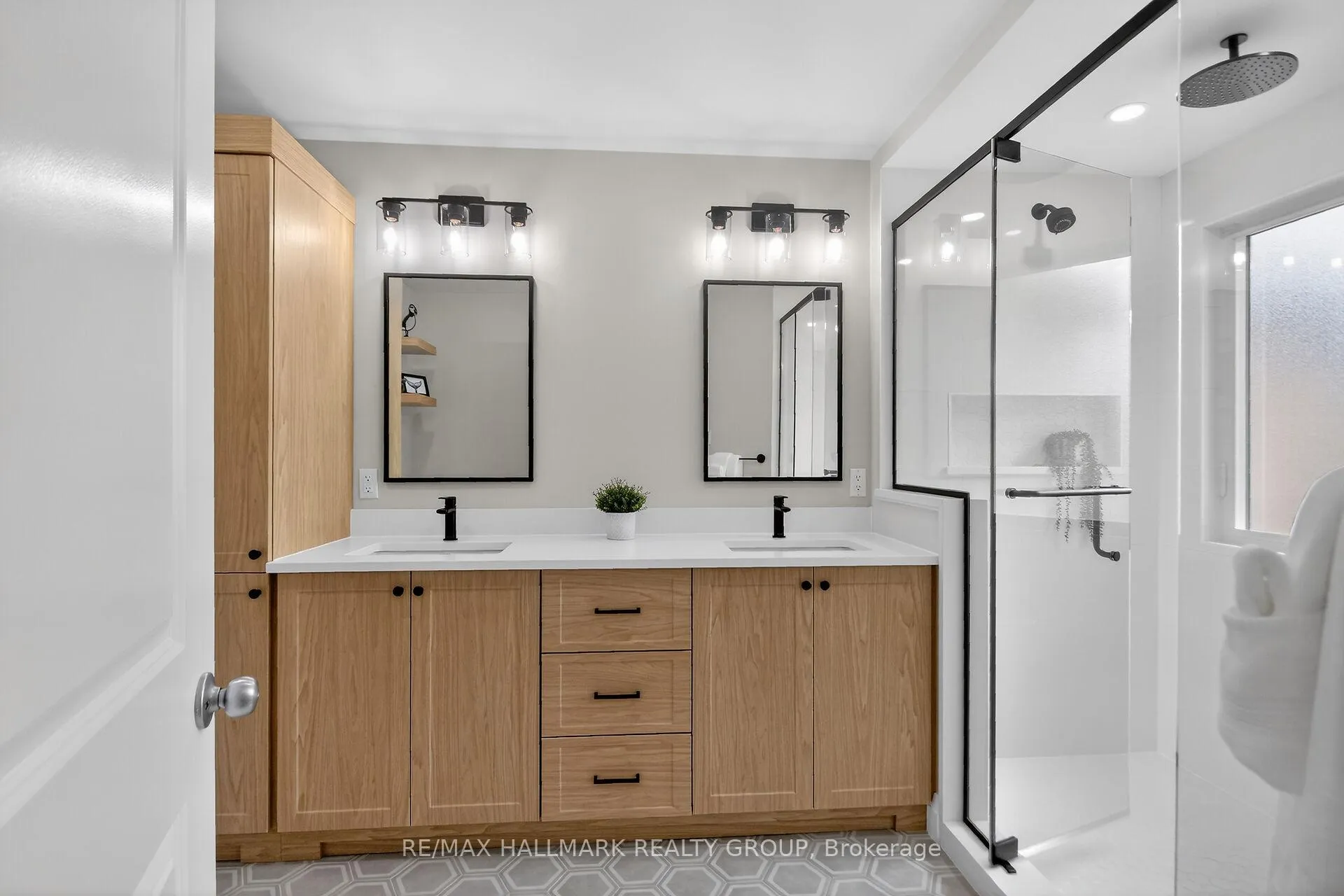 Photo 11 of 749 Oakglade Avenue, Ottawa, Kanata - Emerald Meadows/Trailwest — HOMEH