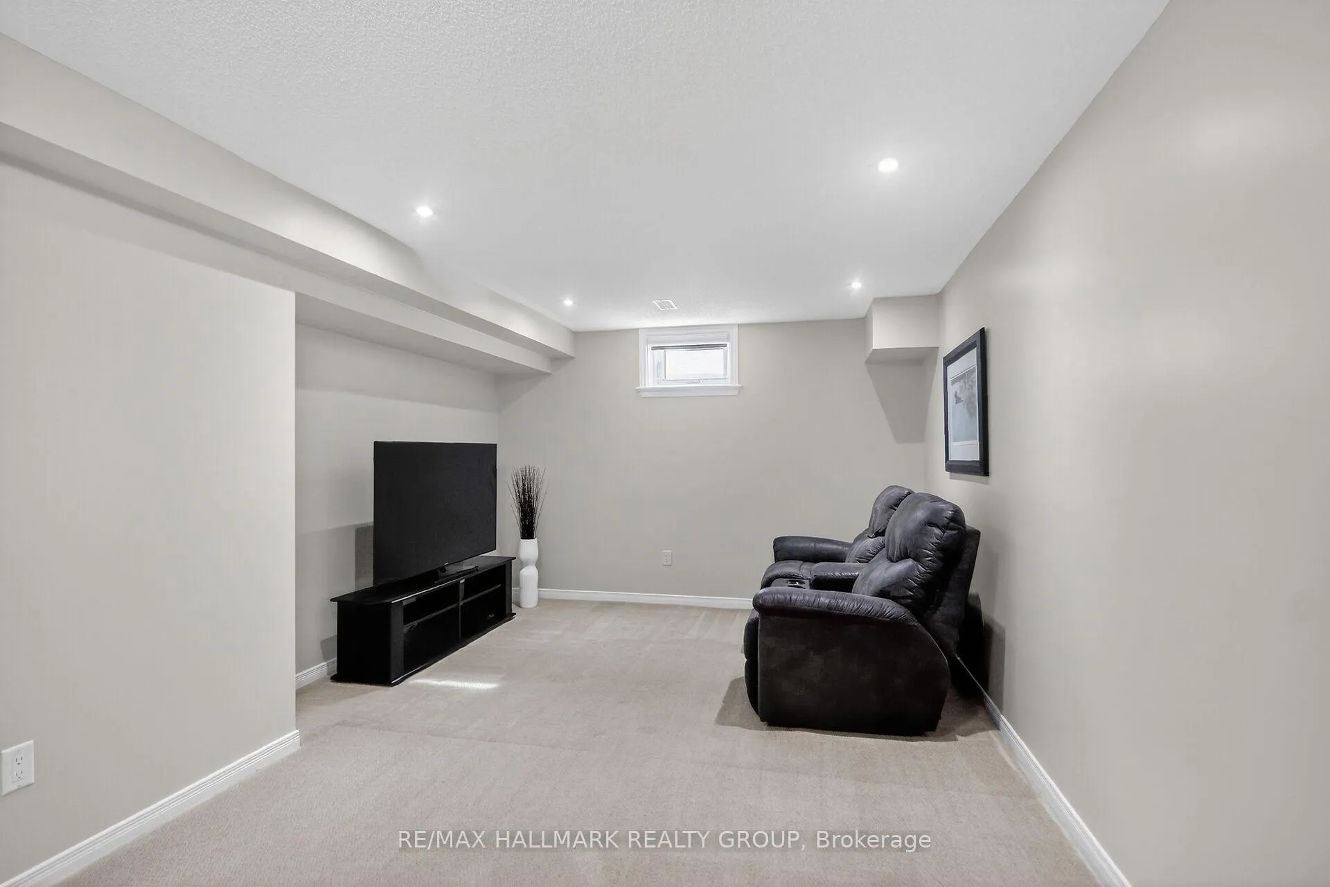 Photo 18 of 749 Oakglade Avenue, Ottawa, Kanata - Emerald Meadows/Trailwest — HOMEH