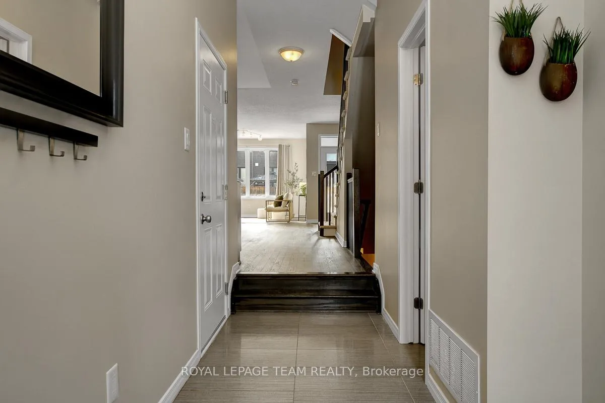 Photo 3 of 277 Losino Crescent, Ottawa, Kanata - Emerald Meadows/Trailwest — HOMEH
