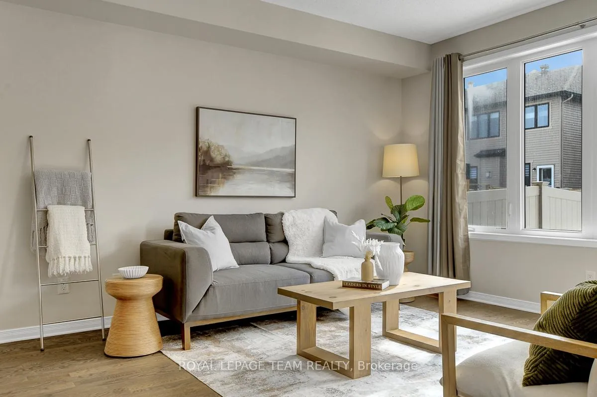 Photo 5 of 277 Losino Crescent, Ottawa, Kanata - Emerald Meadows/Trailwest — HOMEH