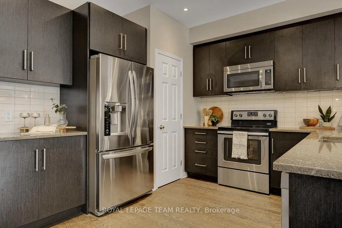 Photo 16 of 277 Losino Crescent, Ottawa, Kanata - Emerald Meadows/Trailwest — HOMEH
