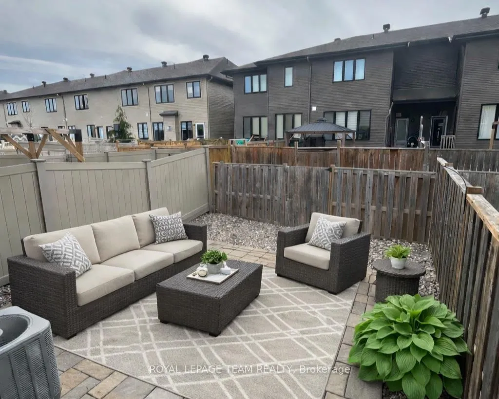 Photo 32 of 277 Losino Crescent, Ottawa, Kanata - Emerald Meadows/Trailwest — HOMEH