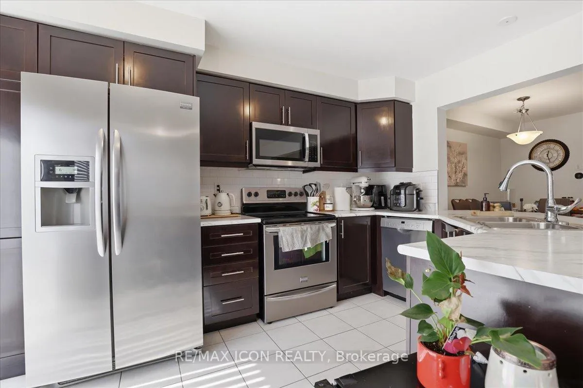 Photo 5 of 162 West Oak Trail, Kitchener — HOMEH