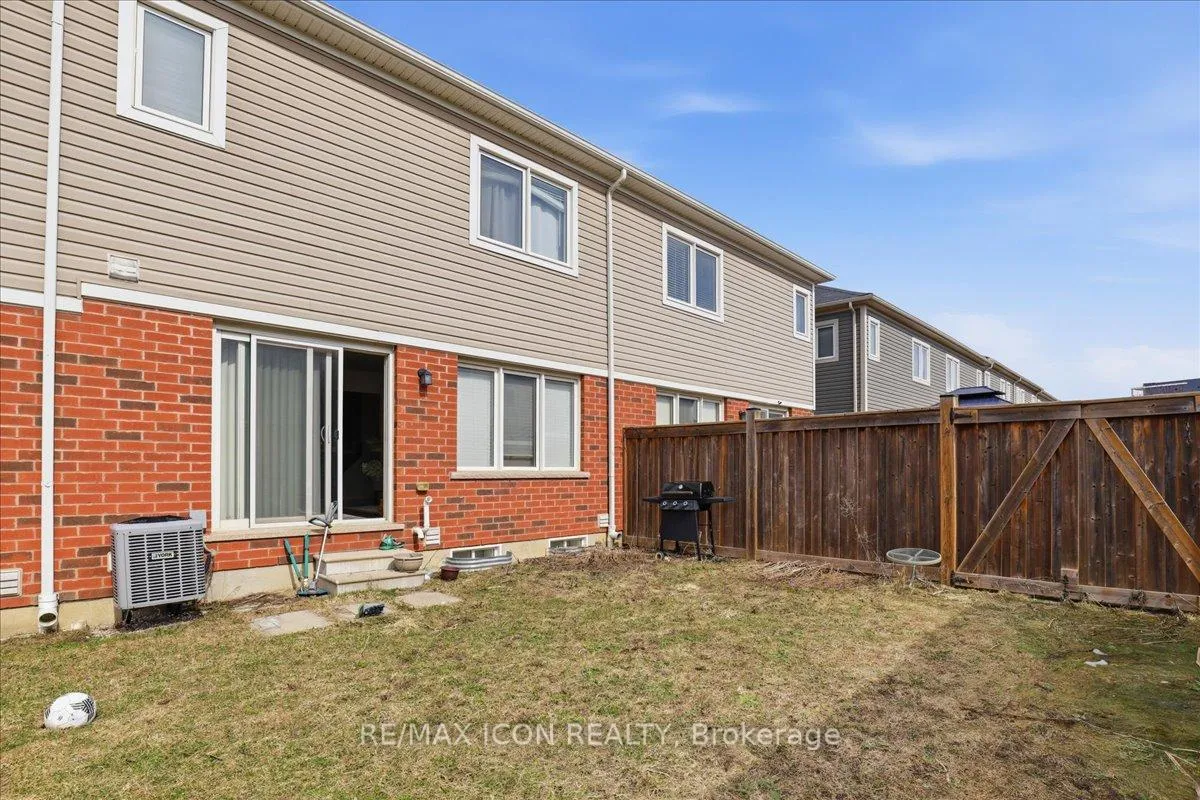 Photo 24 of 162 West Oak Trail, Kitchener — HOMEH