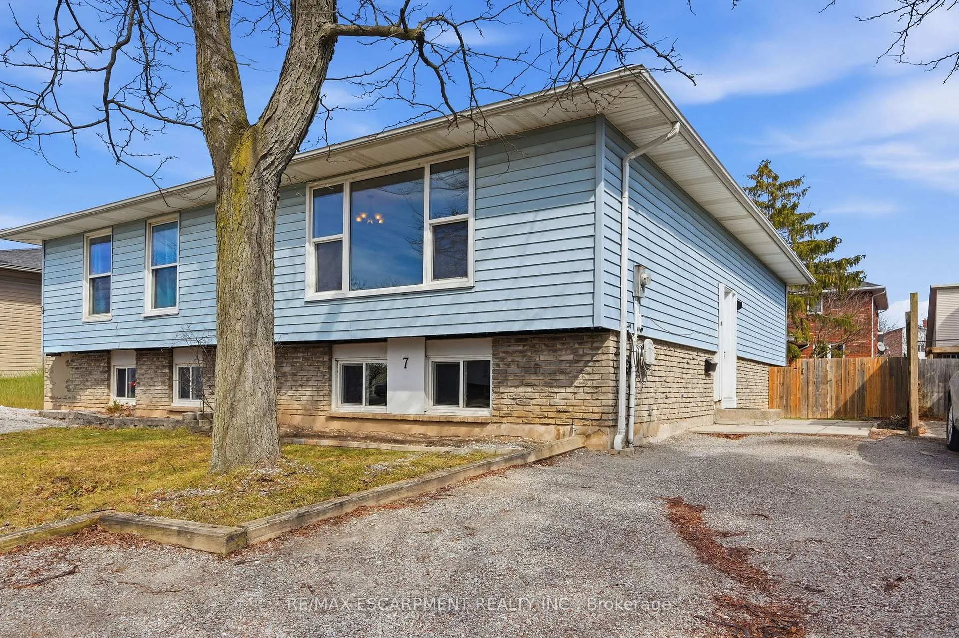 Photo 2 of 7 Calcott Court, Thorold, Confederation Heights — HOMEH