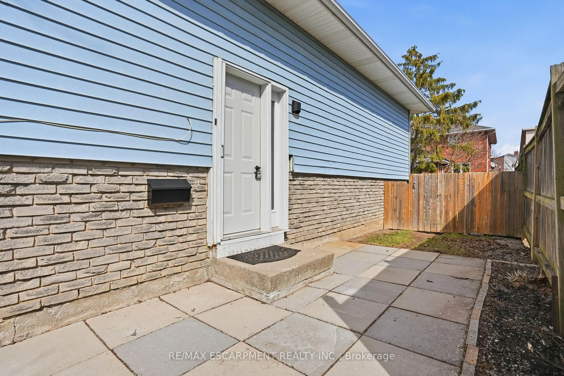 Photo 3 of 7 Calcott Court, Thorold, Confederation Heights — HOMEH
