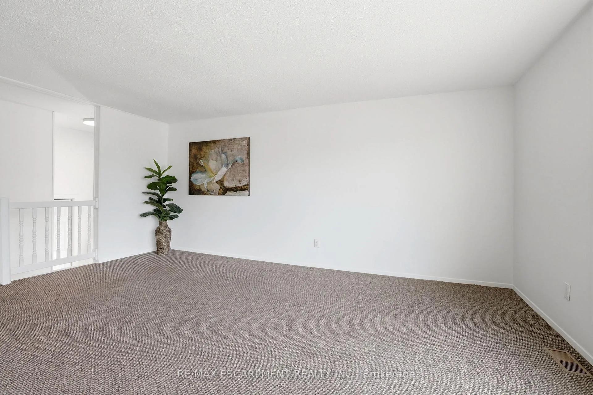 Photo 6 of 7 Calcott Court, Thorold, Confederation Heights — HOMEH