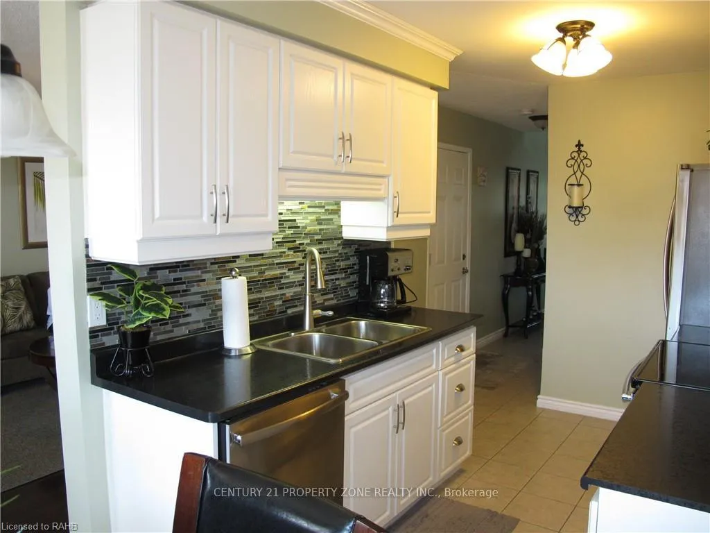 Photo 3 of Unit 59, 800 Paramount Drive, Hamilton, Stoney Creek Mountain — HOMEH
