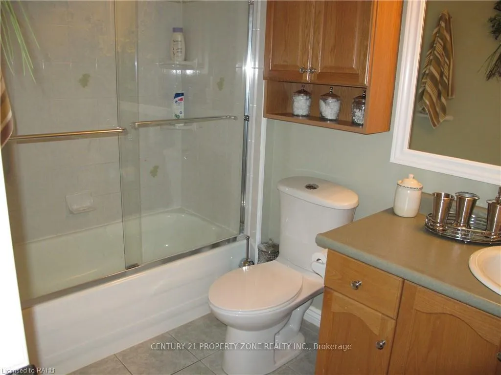 Photo 13 of Unit 59, 800 Paramount Drive, Hamilton, Stoney Creek Mountain — HOMEH