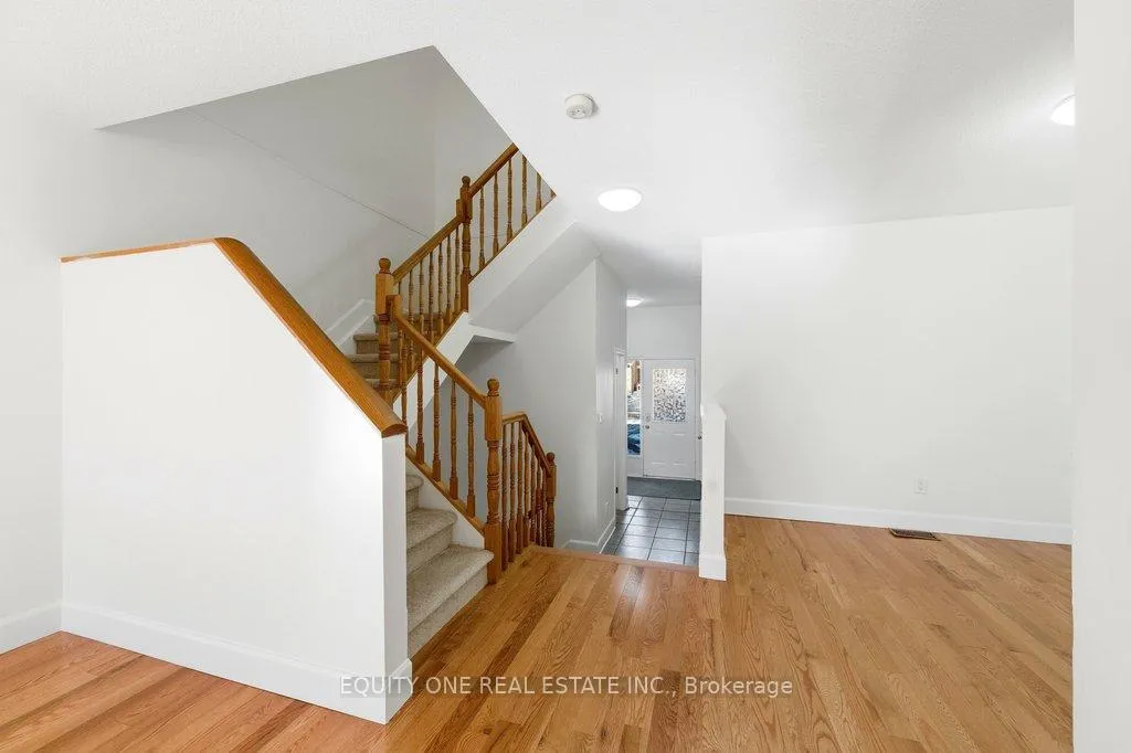 Photo 6 of 35 Willwood Crescent, Ottawa, Barrhaven - Cedargrove/Fraserdale — HOMEH