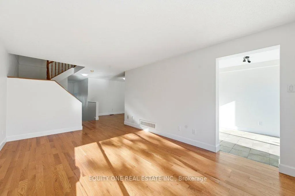Photo 7 of 35 Willwood Crescent, Ottawa, Barrhaven - Cedargrove/Fraserdale — HOMEH