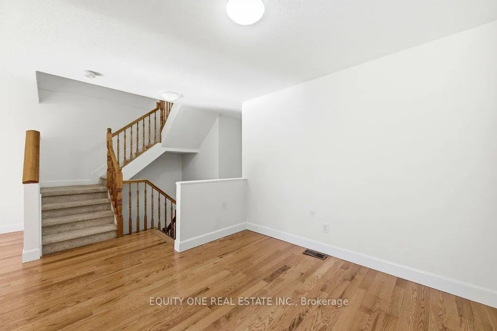 Photo 10 of 35 Willwood Crescent, Ottawa, Barrhaven - Cedargrove/Fraserdale — HOMEH