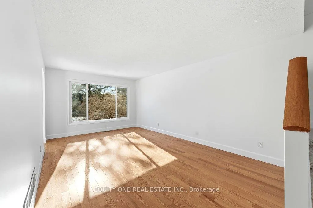Photo 11 of 35 Willwood Crescent, Ottawa, Barrhaven - Cedargrove/Fraserdale — HOMEH