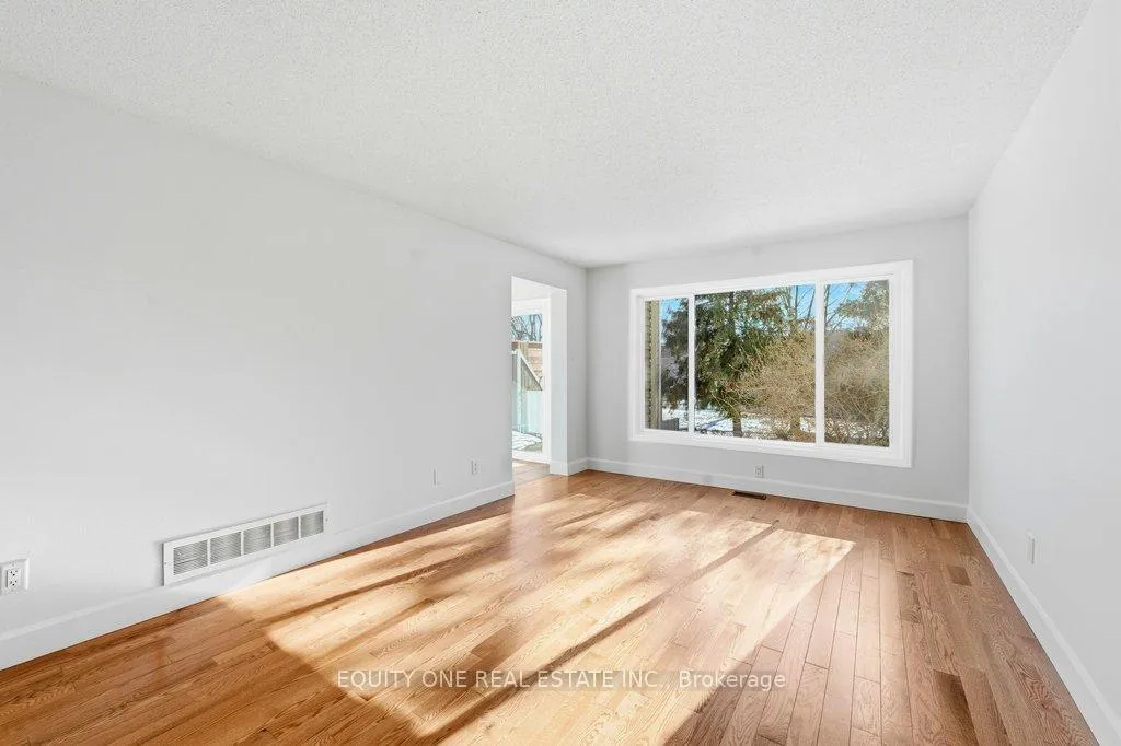 Photo 12 of 35 Willwood Crescent, Ottawa, Barrhaven - Cedargrove/Fraserdale — HOMEH