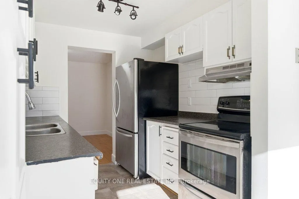 Photo 15 of 35 Willwood Crescent, Ottawa, Barrhaven - Cedargrove/Fraserdale — HOMEH
