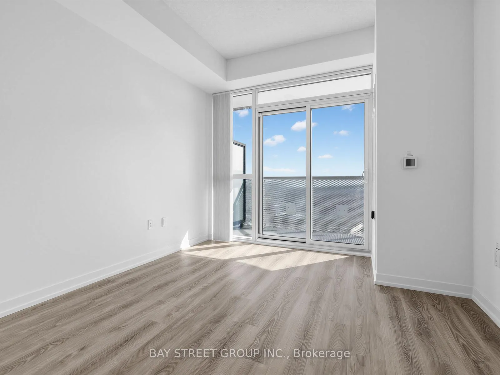 Photo 2 of Unit 5511, 8 Interchange Way, Vaughan, Vaughan Corporate Centre — HOMEH