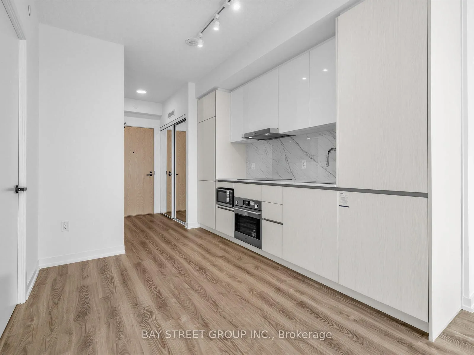 Photo 4 of Unit 5511, 8 Interchange Way, Vaughan, Vaughan Corporate Centre — HOMEH