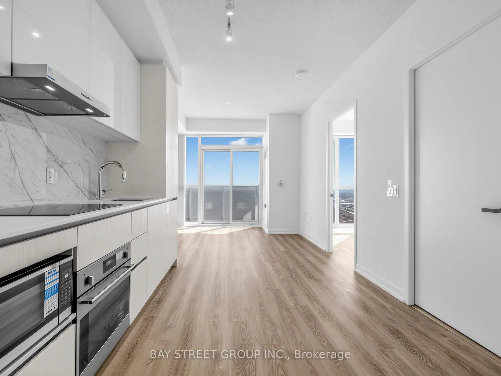 Photo 6 of Unit 5511, 8 Interchange Way, Vaughan, Vaughan Corporate Centre — HOMEH