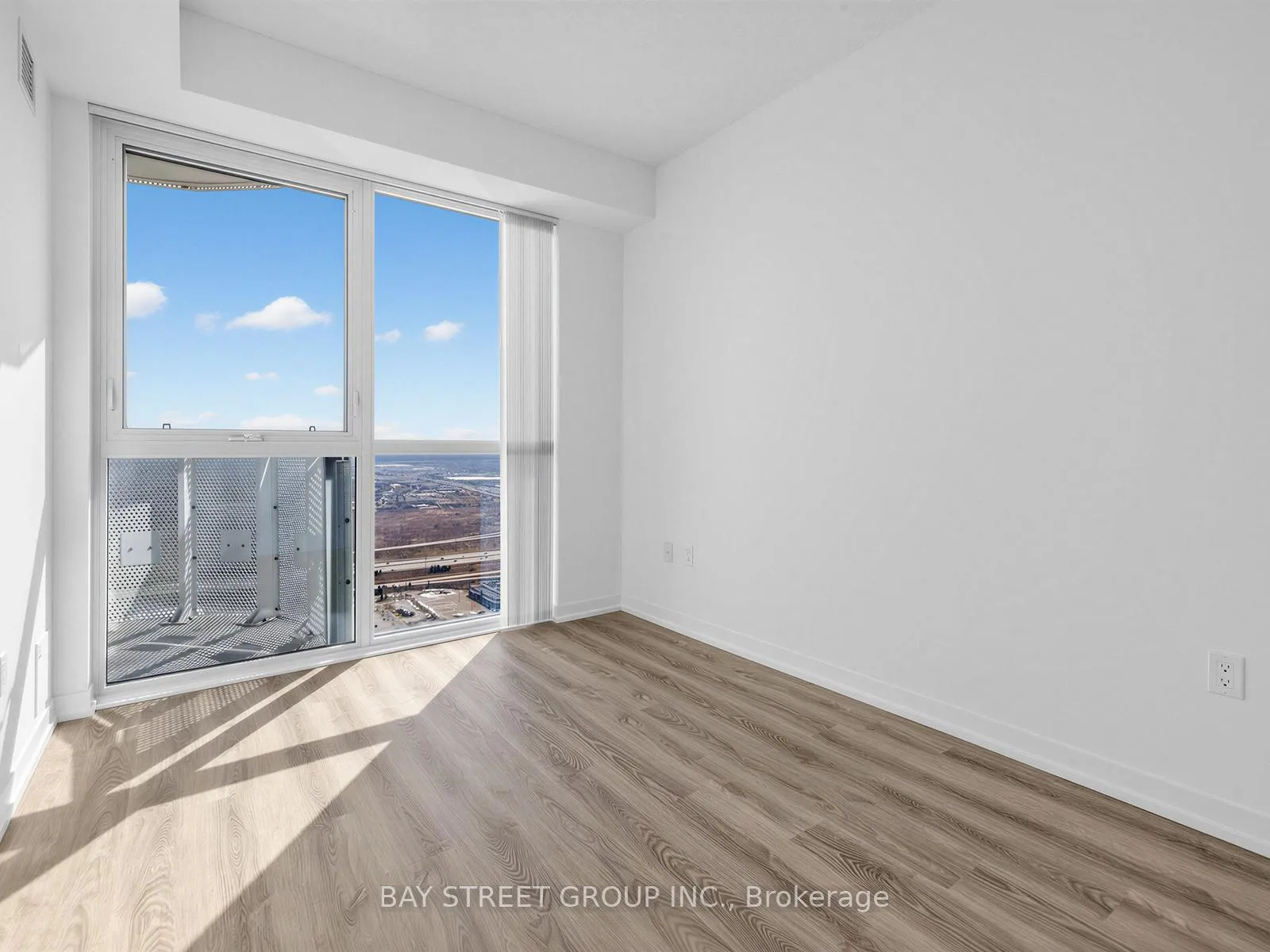 Photo 8 of Unit 5511, 8 Interchange Way, Vaughan, Vaughan Corporate Centre — HOMEH