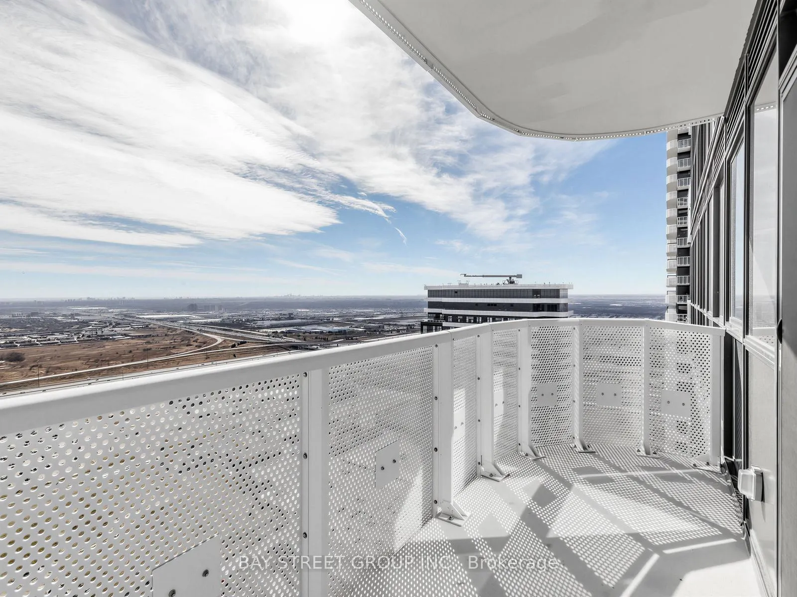 Photo 12 of Unit 5511, 8 Interchange Way, Vaughan, Vaughan Corporate Centre — HOMEH