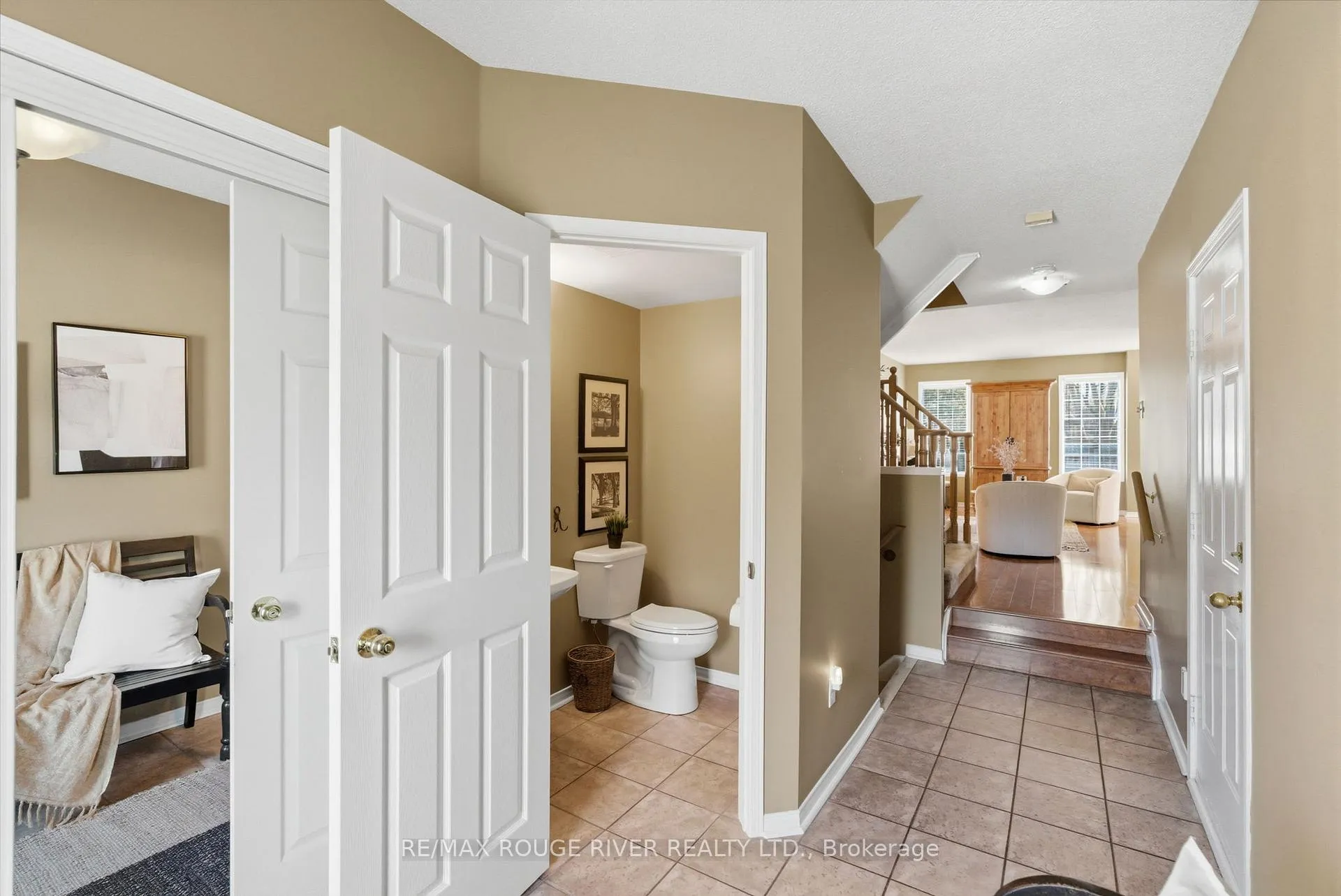 Photo 3 of 11 Stokely Crescent, Whitby, Downtown Whitby — HOMEH