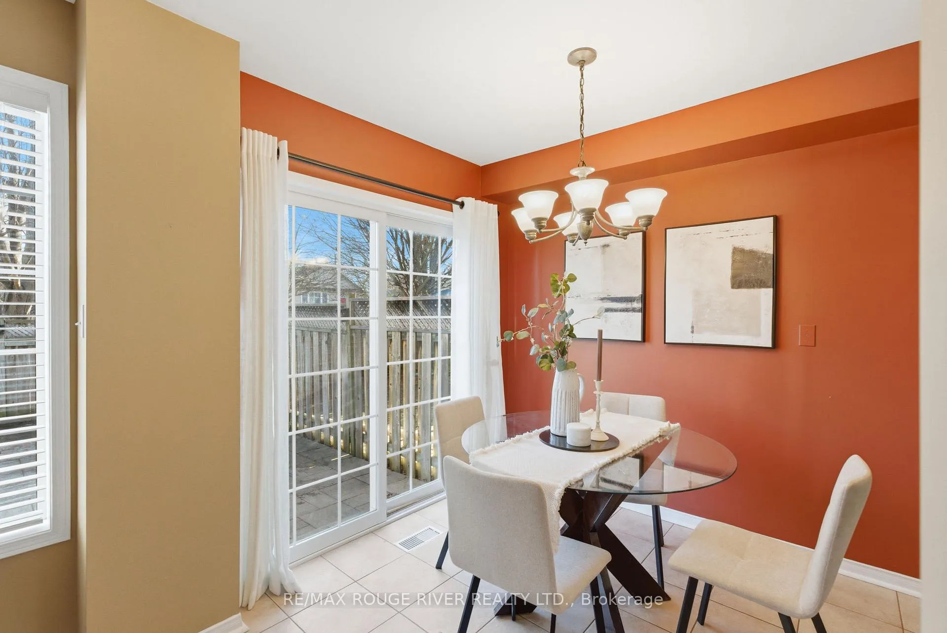 Photo 10 of 11 Stokely Crescent, Whitby, Downtown Whitby — HOMEH