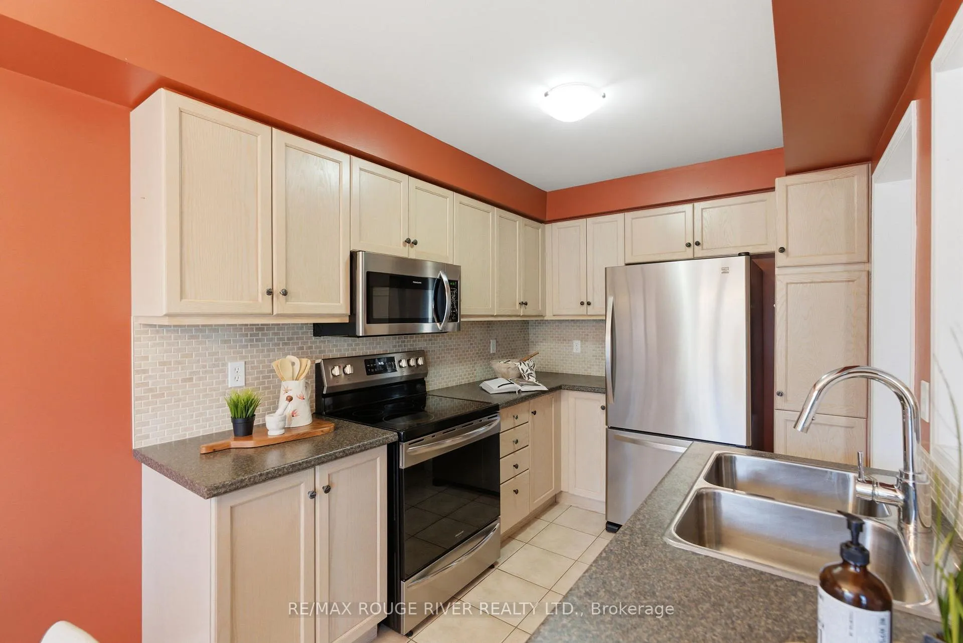 Photo 15 of 11 Stokely Crescent, Whitby, Downtown Whitby — HOMEH