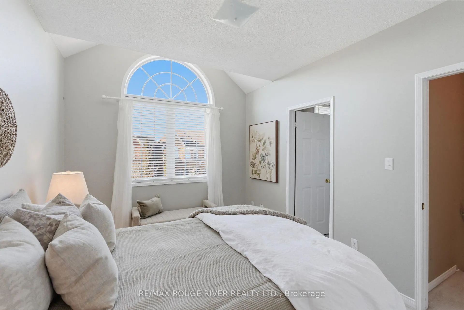 Photo 21 of 11 Stokely Crescent, Whitby, Downtown Whitby — HOMEH