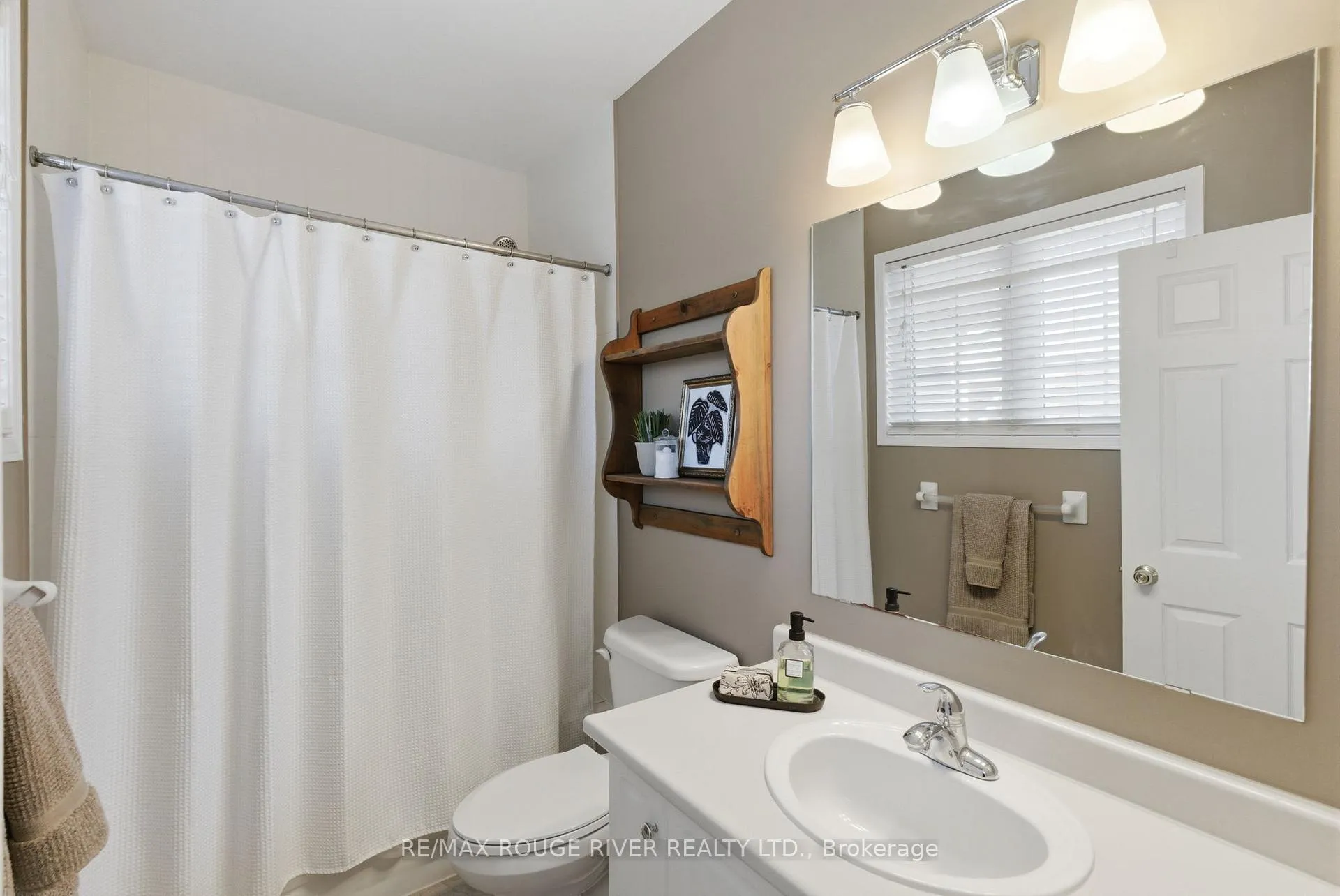 Photo 22 of 11 Stokely Crescent, Whitby, Downtown Whitby — HOMEH