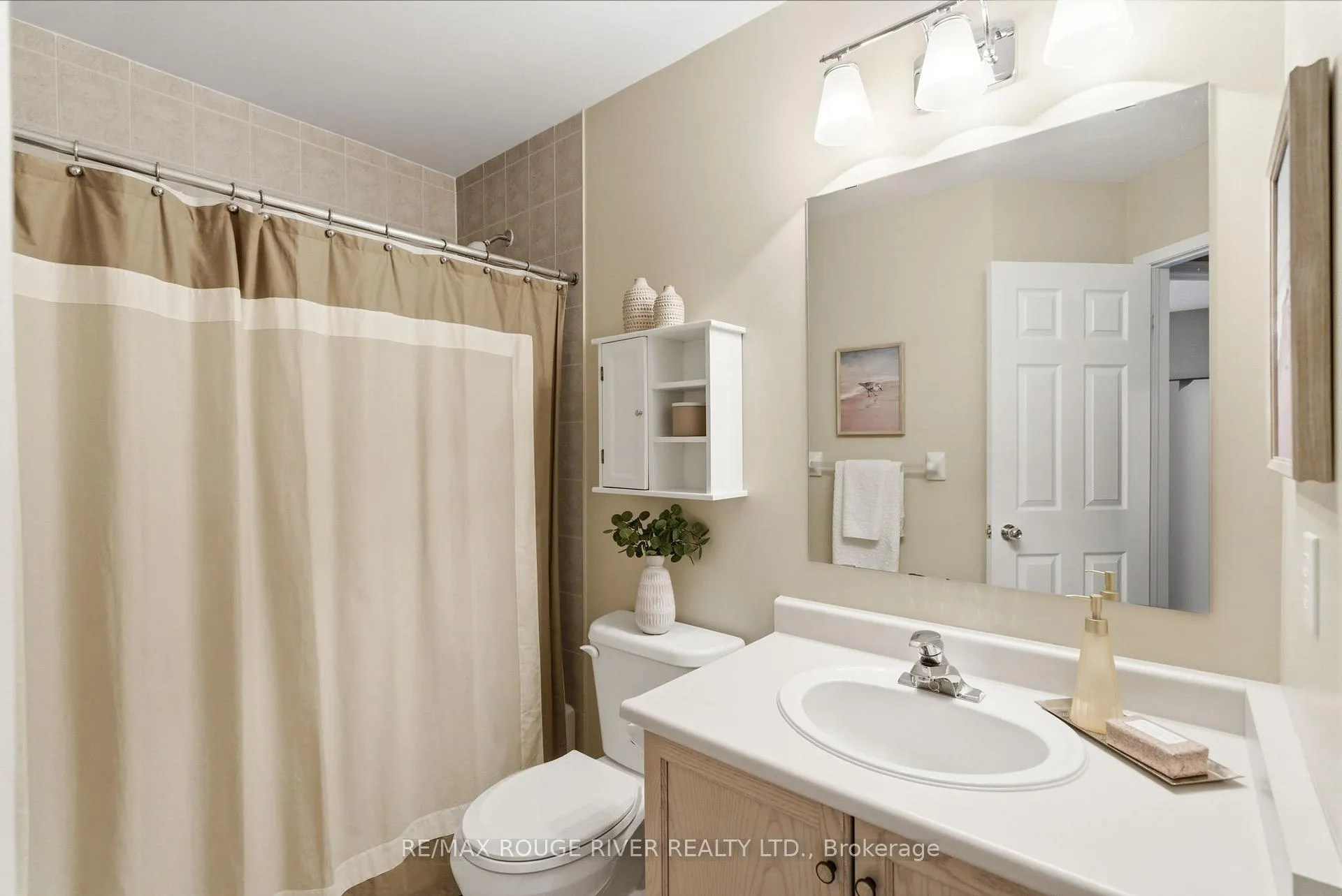 Photo 31 of 11 Stokely Crescent, Whitby, Downtown Whitby — HOMEH