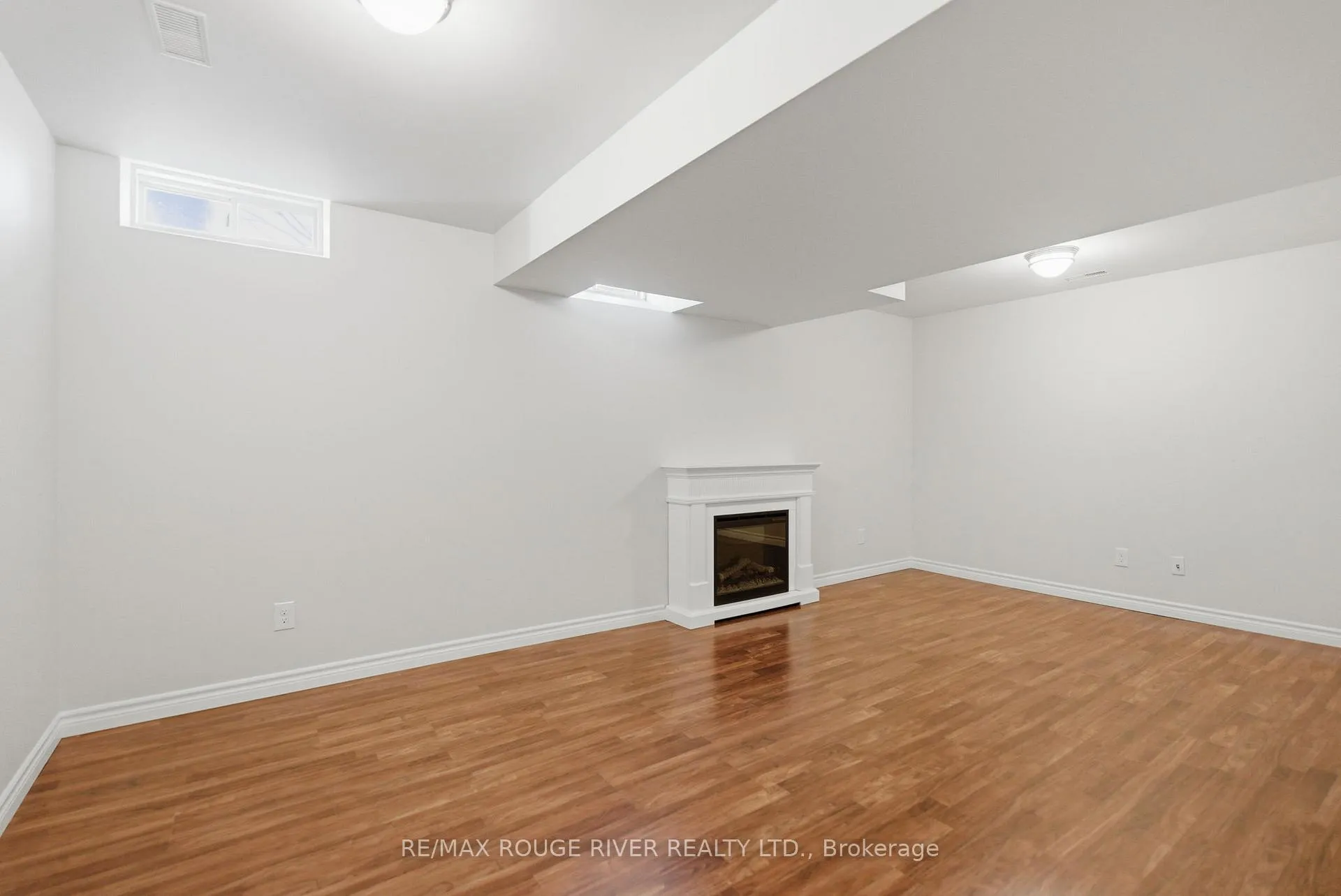 Photo 32 of 11 Stokely Crescent, Whitby, Downtown Whitby — HOMEH