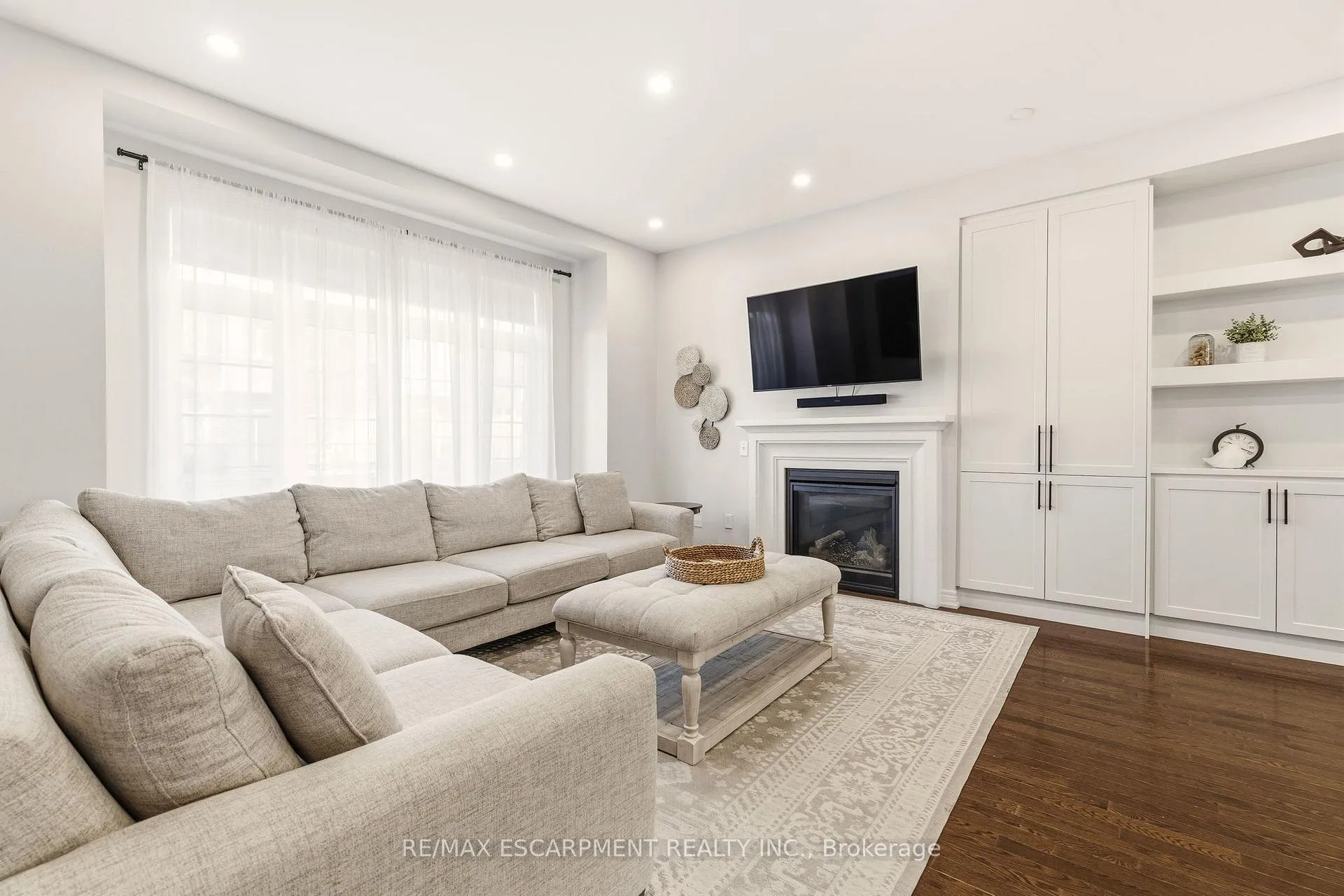 Photo 3 of 2249 Khalsa Gate, Oakville, Westmount — HOMEH