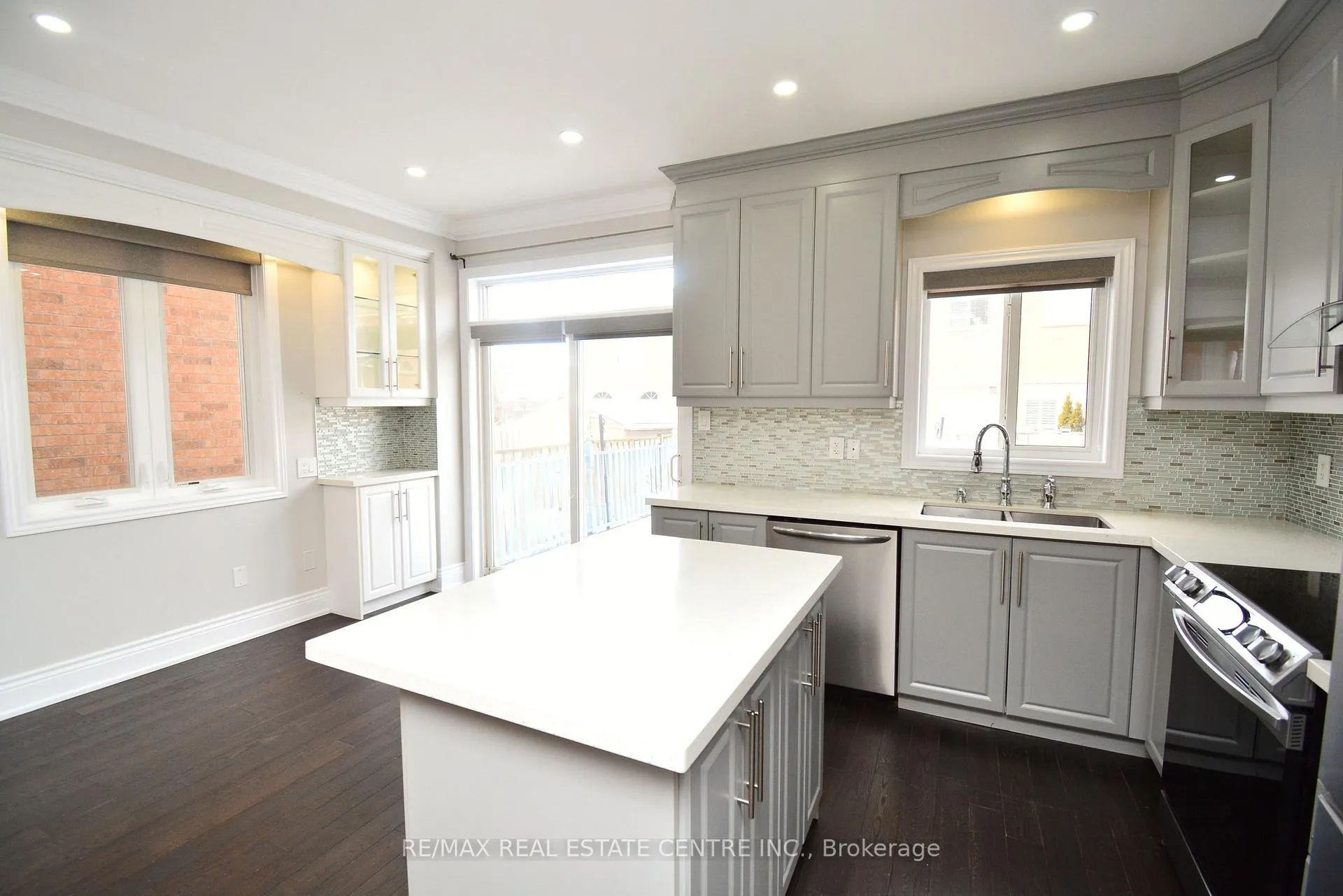 Photo 10 of 94 Seahorse Avenue, Brampton, Madoc — HOMEH