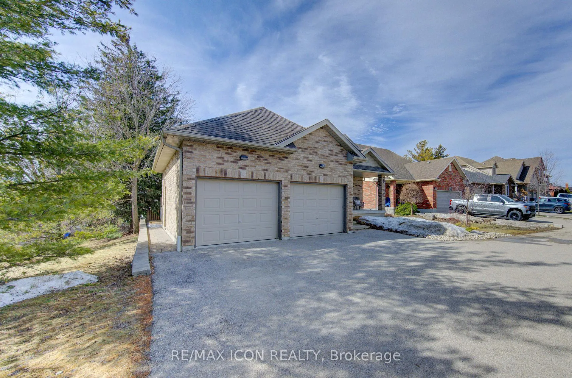 Photo 2 of 33 Joseph Street, Guelph, St. George's — HOMEH