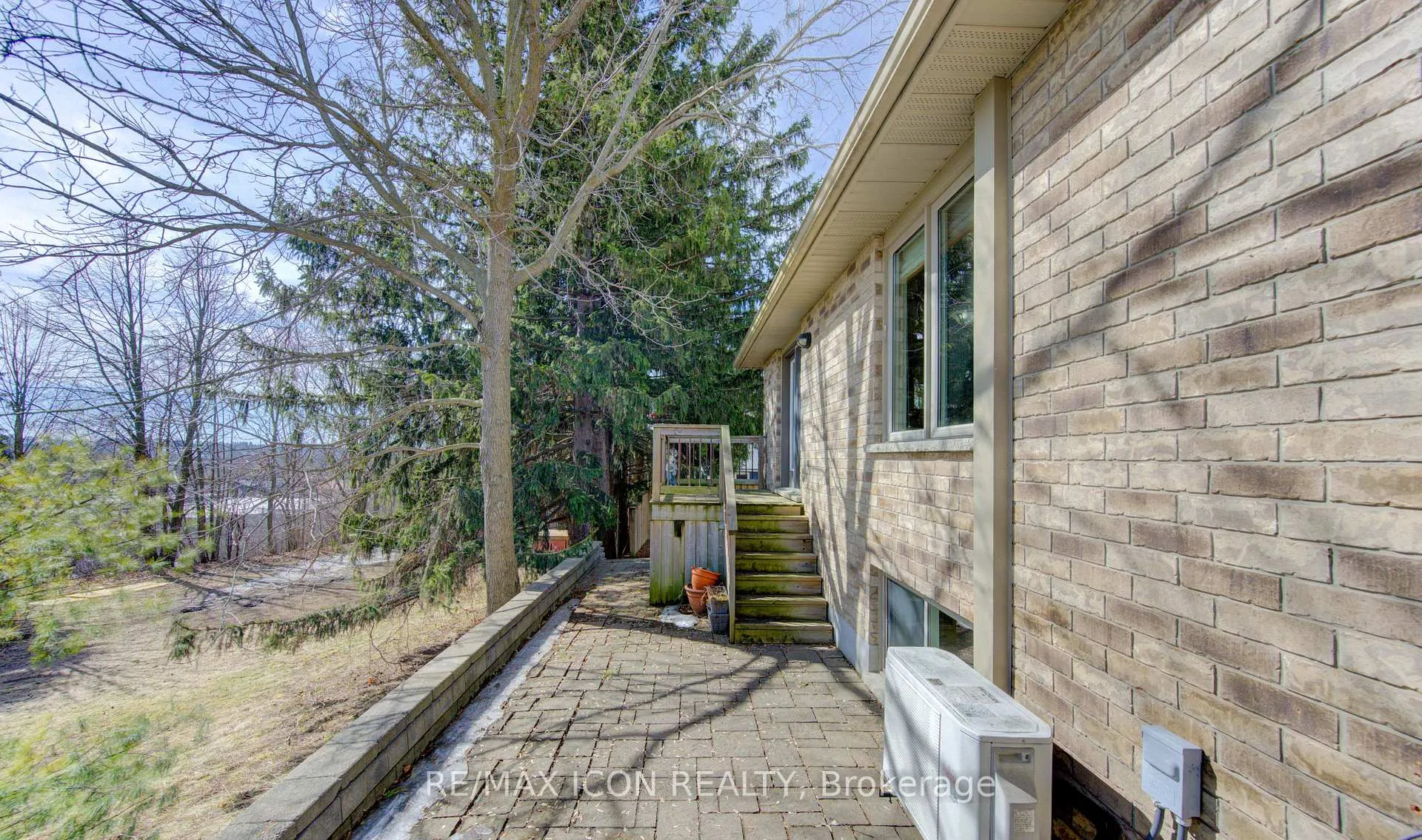 Photo 31 of 33 Joseph Street, Guelph, St. George's — HOMEH