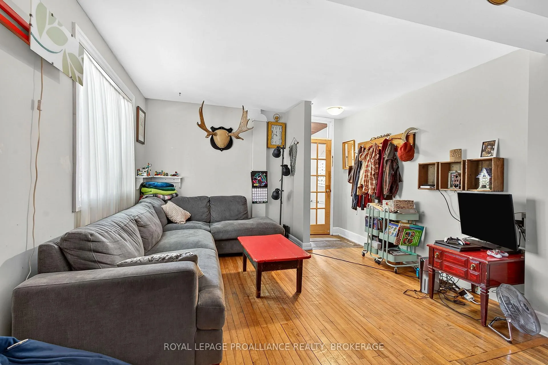 Photo 5 of 16 St Catherine Street, Kingston, East of Sir John A. Blvd — HOMEH